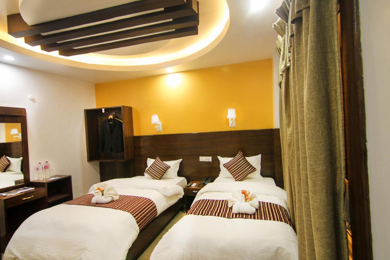 Hotel Lakeside Pvt. Ltd. Pokhara Esterno foto