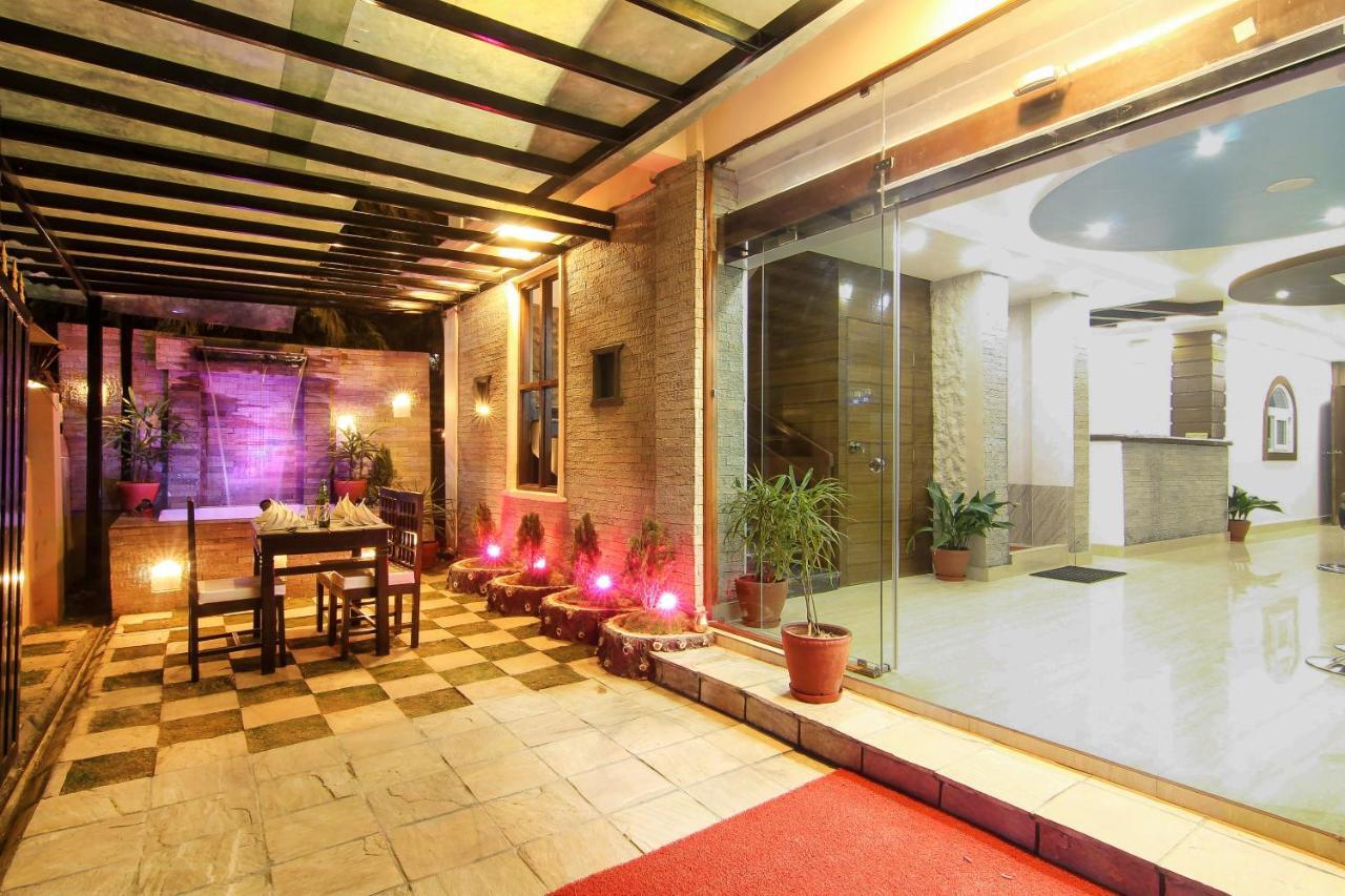 Hotel Lakeside Pvt. Ltd. Pokhara Esterno foto