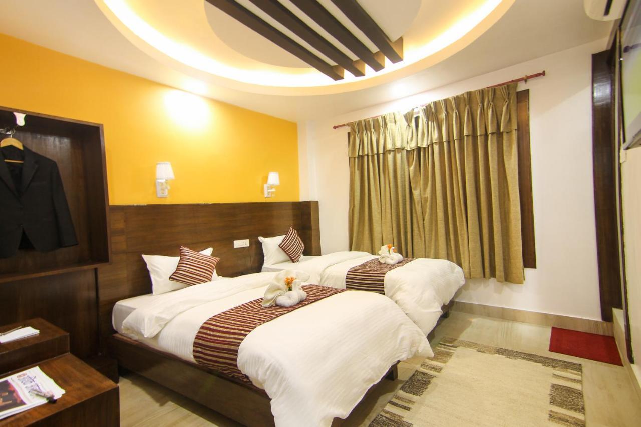 Hotel Lakeside Pvt. Ltd. Pokhara Esterno foto