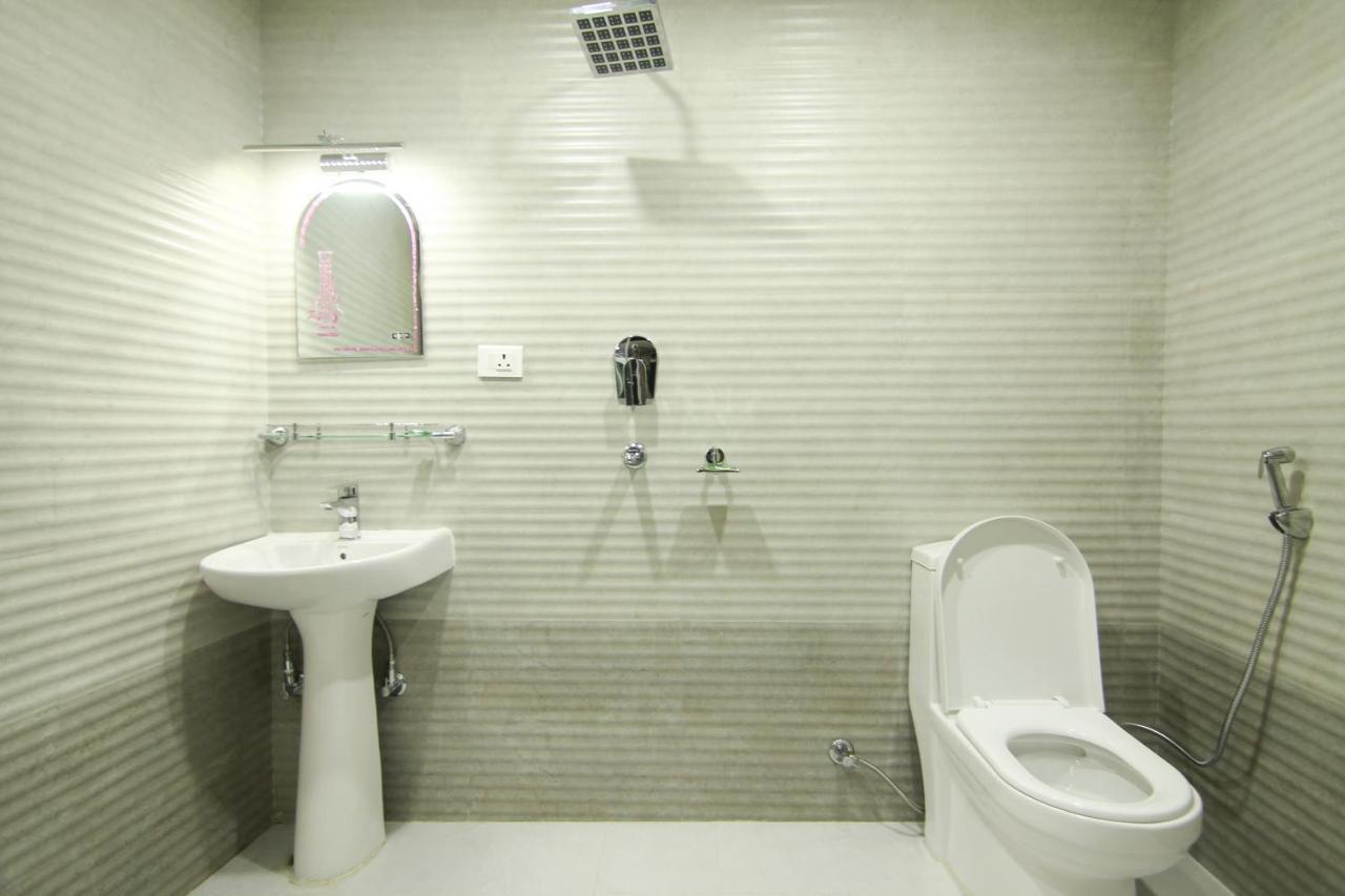 Hotel Lakeside Pvt. Ltd. Pokhara Esterno foto
