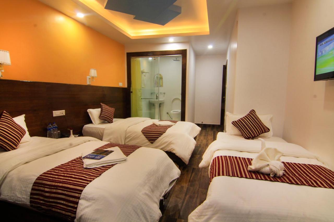 Hotel Lakeside Pvt. Ltd. Pokhara Esterno foto