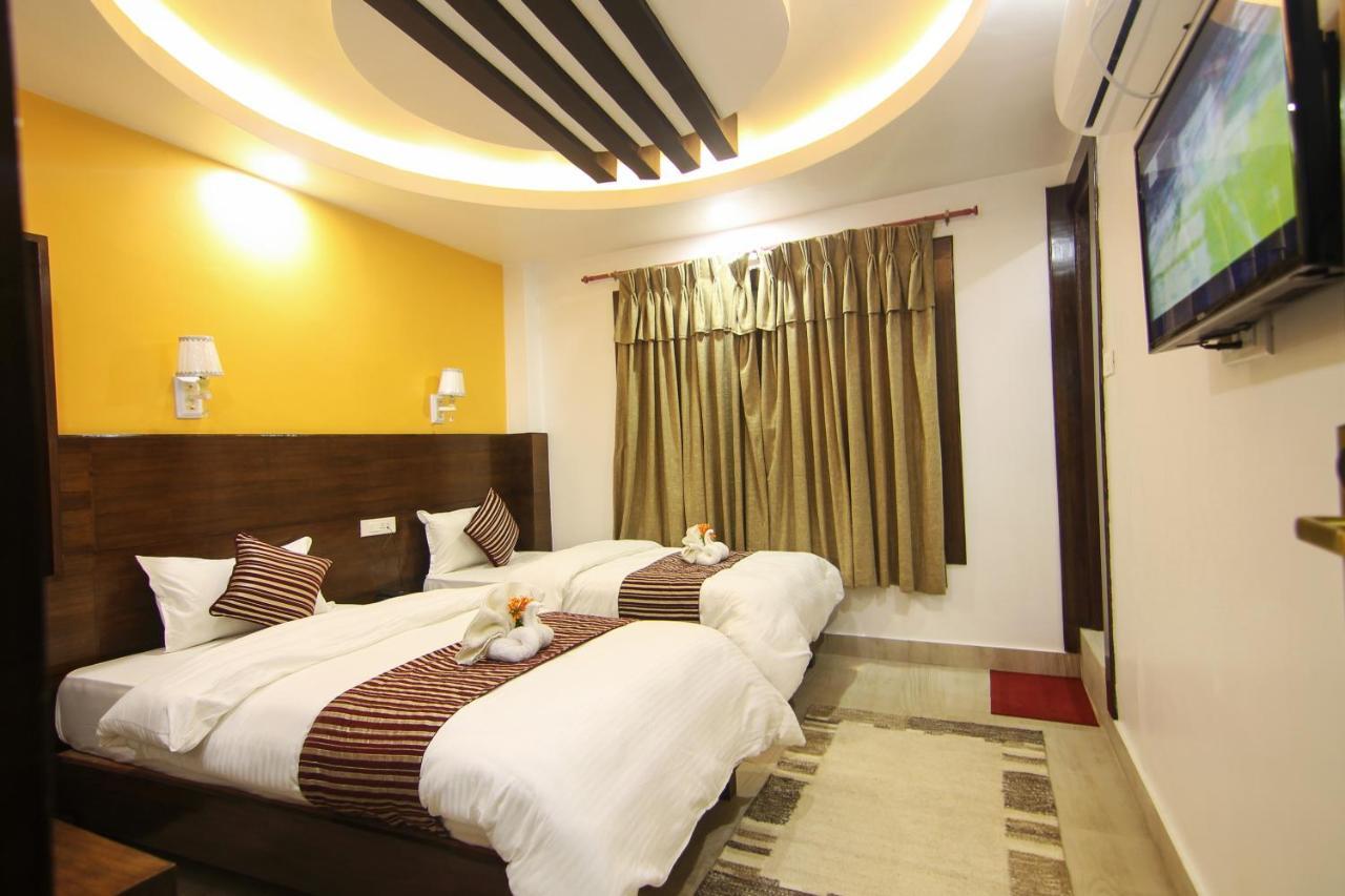 Hotel Lakeside Pvt. Ltd. Pokhara Esterno foto