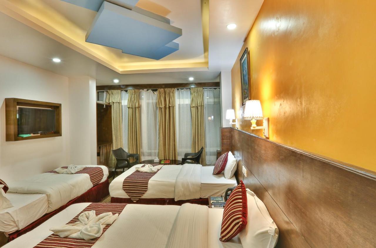 Hotel Lakeside Pvt. Ltd. Pokhara Esterno foto