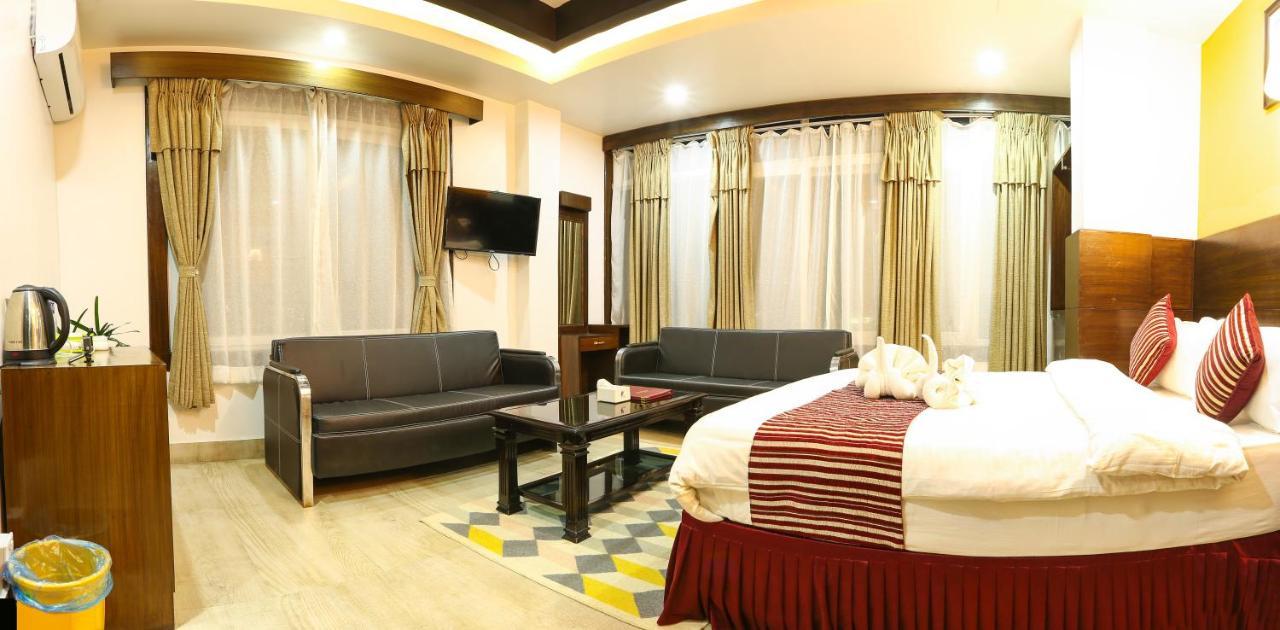 Hotel Lakeside Pvt. Ltd. Pokhara Esterno foto