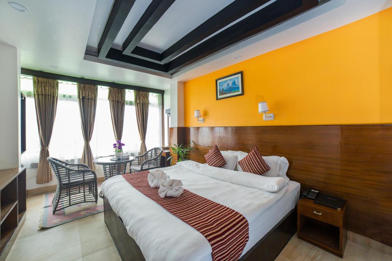 Hotel Lakeside Pvt. Ltd. Pokhara Esterno foto