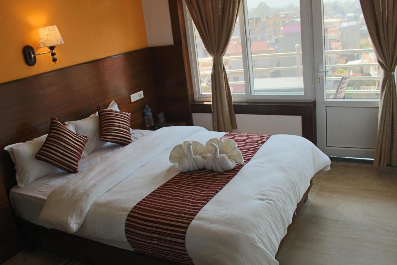 Hotel Lakeside Pvt. Ltd. Pokhara Esterno foto