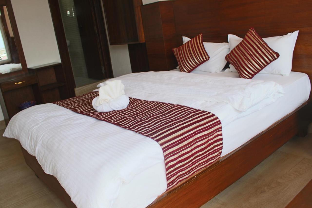 Hotel Lakeside Pvt. Ltd. Pokhara Esterno foto