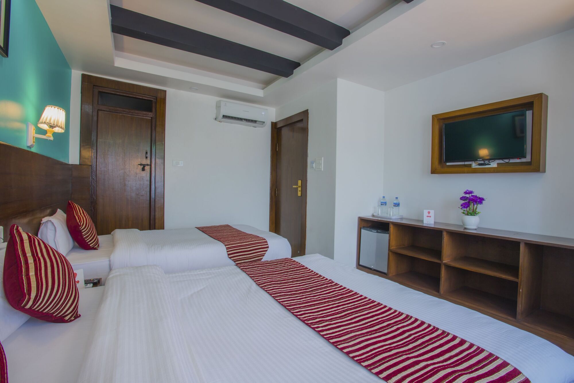 Hotel Lakeside Pvt. Ltd. Pokhara Esterno foto